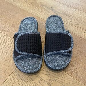 NWOT Isotoner Gray and Black Slide Slipper